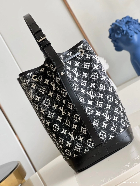 First bag ru VUITTON PETIT NOÉ LOUIS 0717